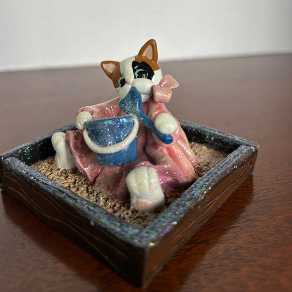 Calico Kitten In Sandbox Donna Little Kitt'in Littles by Enesco Figurine 1998 - Picture 5 of 8